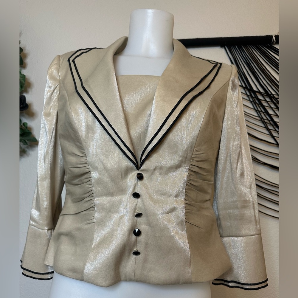 Elegant Vintage Cream Blazer with Black Accents